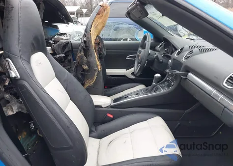 2022 Porsche 718 Boxster T from USA, damaged, VIN WP0CA2A80NS205517